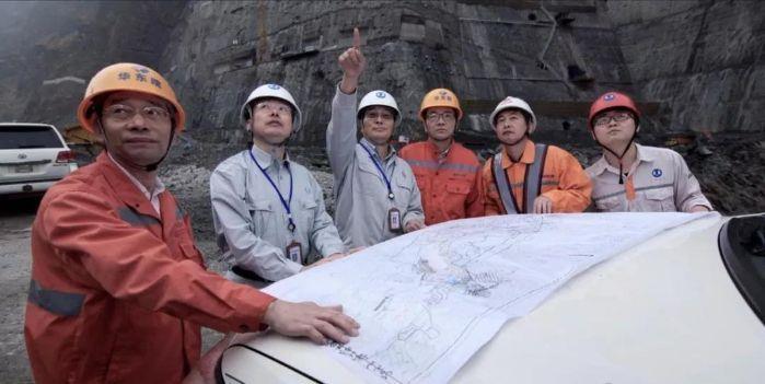 主題教育先進典型丨 白鶴灘工程建設(shè)部——酣戰(zhàn)正濃時 黨旗分外紅